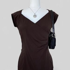 brown flattering y2k v-neck top! 🤎